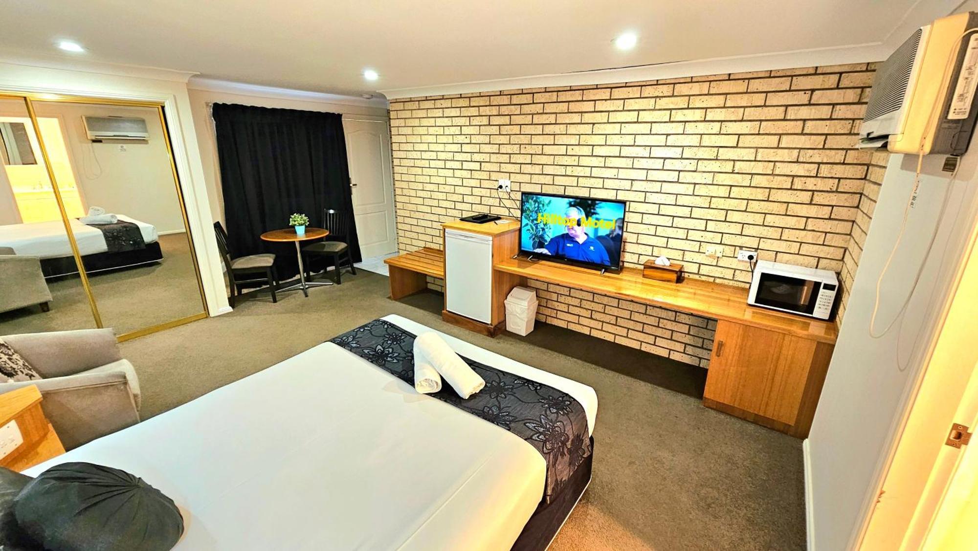 Hilltops Retreat Motor Inn Янг Экстерьер фото