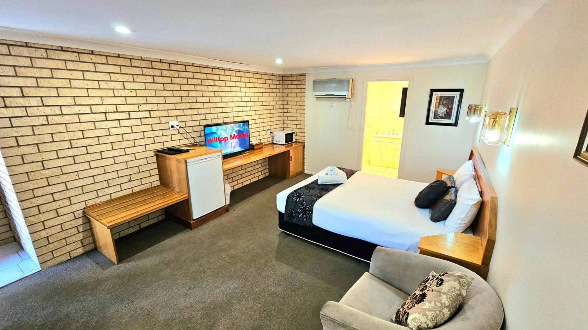 Hilltops Retreat Motor Inn Янг Экстерьер фото