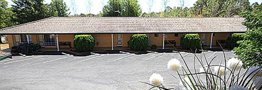 Hilltops Retreat Motor Inn Янг Экстерьер фото