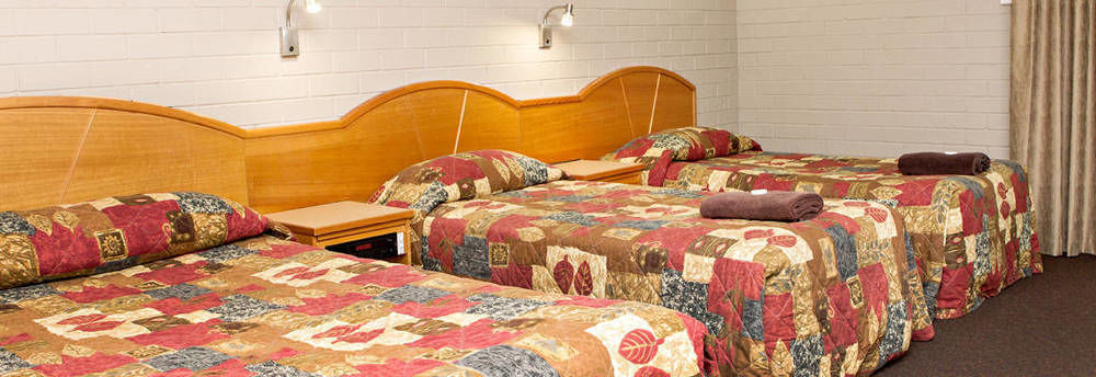 Hilltops Retreat Motor Inn Янг Экстерьер фото
